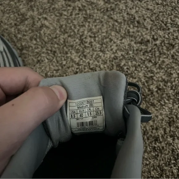 Woman Brooks Running Shoes - Picture 5 of 5